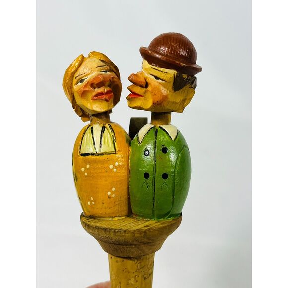 Vintage Hand Carved Kissing Couple Cork Bottle Stopper - Picture 1 of 6
